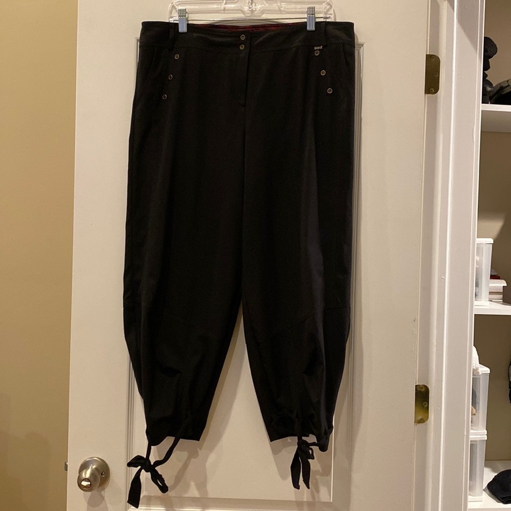 GUZELLA FUNKY CAPRI PANTS